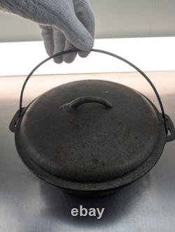 Cocotte hollandaise ancienne en fonte avec couvercle, dimensions intérieures marquées 10 x 4 pouces