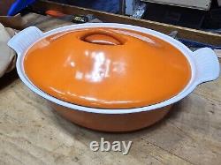 Cocotte ovale Le Creuset vintage orange avec couvercle fabriquée en France, robuste