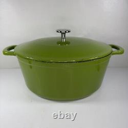 Cocotte ovale en fonte émaillée de 8 quarts verte avec couvercle Sur La Table