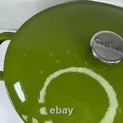 Cocotte ovale en fonte émaillée de 8 quarts verte avec couvercle Sur La Table