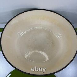 Cocotte ovale en fonte émaillée de 8 quarts verte avec couvercle Sur La Table