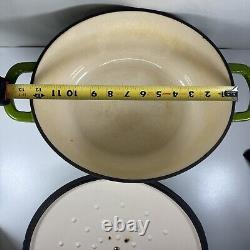 Cocotte ovale en fonte émaillée de 8 quarts verte avec couvercle Sur La Table