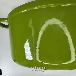 Cocotte ovale en fonte émaillée de 8 quarts verte avec couvercle Sur La Table