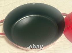 Cocotte ovale large en fonte Staub 6,25 qt, rouge cerise