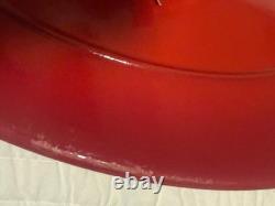 Cocotte ovale large en fonte Staub 6,25 qt, rouge cerise