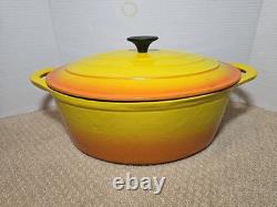 Cocotte ovale vintage en fonte avec couvercle, couleur jaune et orange. Taille 13 pouces.