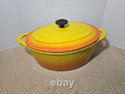 Cocotte ovale vintage en fonte avec couvercle, couleur jaune et orange. Taille 13 pouces.