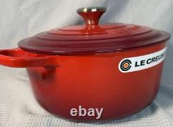 Cocotte ronde Signature en fonte Le Creuset 5,5 qt, couleur Flamme (rouge/orange), 26