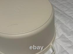 Cocotte ronde Staub en fonte 7 qt, blanche mate