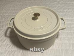 Cocotte ronde Staub en fonte 7 qt, blanche mate