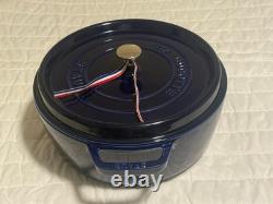 Cocotte ronde Staub en fonte 7 qt, bleu foncé Cocotte ronde Staub en fonte 7 qt, bleu foncé