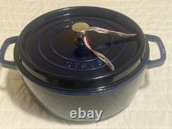 Cocotte ronde Staub en fonte 7 qt, bleu foncé