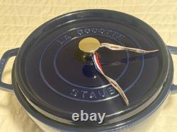 Cocotte ronde Staub en fonte 7 qt, bleu foncé