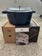 Cocotte Ronde Staub En Fonte De 4 Qt Avec Couvercle En Verre, Bleu Saphir Fonc&eacute;