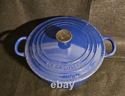 Cocotte ronde Vintage Le Creuset n°22 de 3,5 litres en fonte émaillée avec couvercle bleu foncé