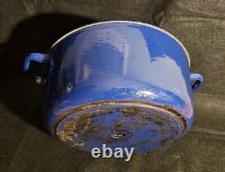 Cocotte ronde Vintage Le Creuset n°22 de 3,5 litres en fonte émaillée avec couvercle bleu foncé