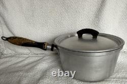 Ensemble Vintage de 4 Casseroles Wear Ever : 1 Faitout avec Couvercle et 3 Casseroles avec 2 Couvercles