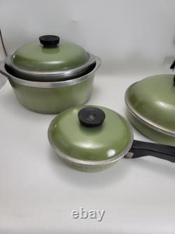 Ensemble de 12 pièces en porcelaine et aluminium CLUB de casseroles et poêles vert avocat avec couvercles