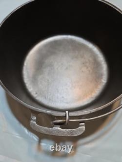 Fait en fonte Piqua Ware #8D, faitout néerlandais, trépied, couvercle avec logo souriant pot à haricots préféré