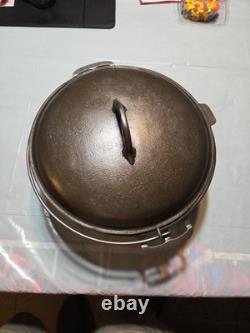 Fait en fonte Piqua Ware #8D, faitout néerlandais, trépied, couvercle avec logo souriant pot à haricots préféré
