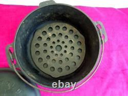 Fait en fonte Vintage Griswold No 8 Tite-Top Dutch Oven #833 avec couvercle et trivet