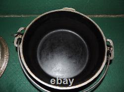 Fait main Vintage Wagner Ware H. S. 1268 No. 8 Cocotte en fonte nickelée martelée
