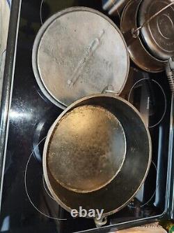 Faitout en fonte néerlandaise antique avec couvercle, pot de 10 pouces avec marque de portail, à trois pattes, des années 1800