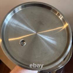 Faitout en titane NutraEase de 8 quarts avec couvercle et poignées, trivet magnétique et livre de cuisine