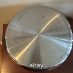 Faitout en titane NutraEase de 8 quarts avec couvercle et poignées, trivet magnétique et livre de cuisine