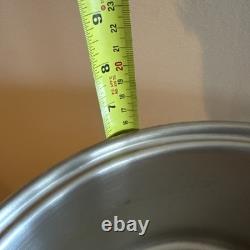 Faitout en titane NutraEase de 8 quarts avec couvercle et poignées, trivet magnétique et livre de cuisine