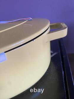 Faitout ovale peu profond large en fonte Staub avec bouton en forme de lapin jaune citron 6,25 qt