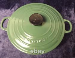 LA COCOTTE EN FER ÉMAILLÉ VERT LE CREUSET Classique de 5,5 litres #24