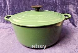 LA COCOTTE EN FER ÉMAILLÉ VERT LE CREUSET Classique de 5,5 litres #24