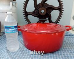 LE CREUSET ROUGE / Flamme 5,5 QT #26 COCOTTE RONDE EN FER ÉMAILLÉ AVEC COUVERCLE EN FONTRE DE FRANCE