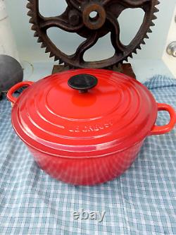 LE CREUSET ROUGE / Flamme 5,5 QT #26 COCOTTE RONDE EN FER ÉMAILLÉ AVEC COUVERCLE EN FONTRE DE FRANCE
