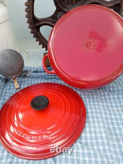 LE CREUSET ROUGE / Flamme 5,5 QT #26 COCOTTE RONDE EN FER ÉMAILLÉ AVEC COUVERCLE EN FONTRE DE FRANCE