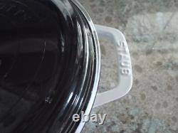 LN Staub La Coccotte Ronde #24 Blanche 4Qt Faitout Ronde en Fonte avec Couvercle en Verre LN Staub La Coccotte Ronde #24 Blanche 4Qt Faitout Ronde en Fonte avec Couvercle en Verre