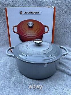 La Cocotte Ronde Le Creuset Signature en Fonte de 5,5 litres Gris Brume NEUVE dans sa Boîte