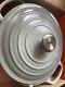 La Cocotte Ronde Le Creuset Signature En Fonte De 5,5 Litres, Usine De Sel Marin Defc