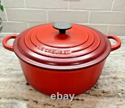 La Cocotte Ronde en Fonte Émaillée LE CREUSET 26 Rouge avec Intérieur Ébréché