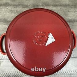 La Cocotte Ronde en Fonte Émaillée Signature Le Creuset de 6 3/4 pintes de couleur rouge