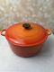 La Cocotte Ronde En Fonte Signature Le Creuset De 9 Litres, Couleur Orange Flamme