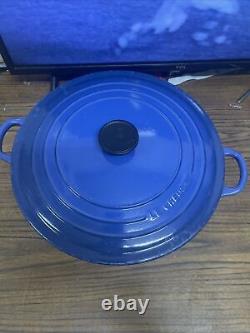 La Cocotte en fonte classique Le Creuset #30 de 9 litres, émaillée bleue, 12 x 6 pouces de profondeur, France