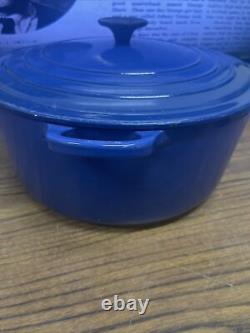La Cocotte en fonte classique Le Creuset #30 de 9 litres, émaillée bleue, 12 x 6 pouces de profondeur, France
