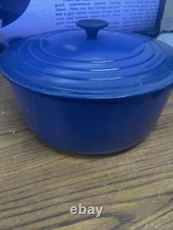 La Cocotte en fonte classique Le Creuset #30 de 9 litres, émaillée bleue, 12 x 6 pouces de profondeur, France