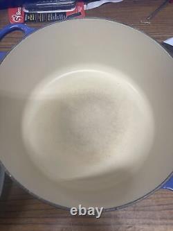 La Cocotte en fonte classique Le Creuset #30 de 9 litres, émaillée bleue, 12 x 6 pouces de profondeur, France