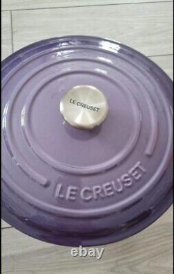 La Cocotte en fonte ronde Le Creuset de 4,2 litres/24cm violette