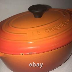 La Cocotte ovale en fonte émaillée Le Creuset Signature, 3,5 litres, Flamme. Prix de détail recommandé : 400 $.