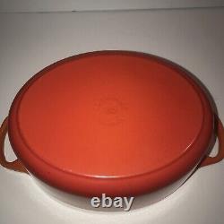 La Cocotte ovale en fonte émaillée Le Creuset Signature, 3,5 litres, Flamme. Prix de détail recommandé : 400 $.