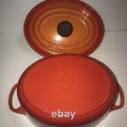 La Cocotte ovale en fonte émaillée Le Creuset Signature, 3,5 litres, Flamme. Prix de détail recommandé : 400 $.